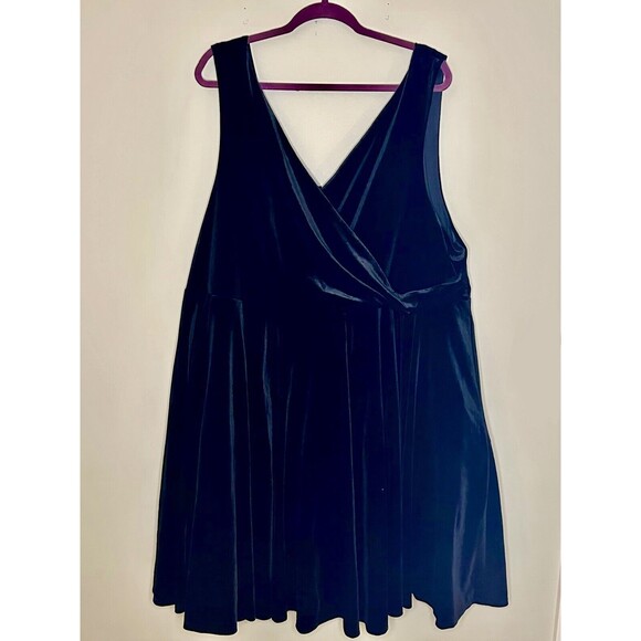 Torrid Black Velvet Surplice Full Skirt Tank Dress Size 28 NWT!!! - Picture 2 of 4